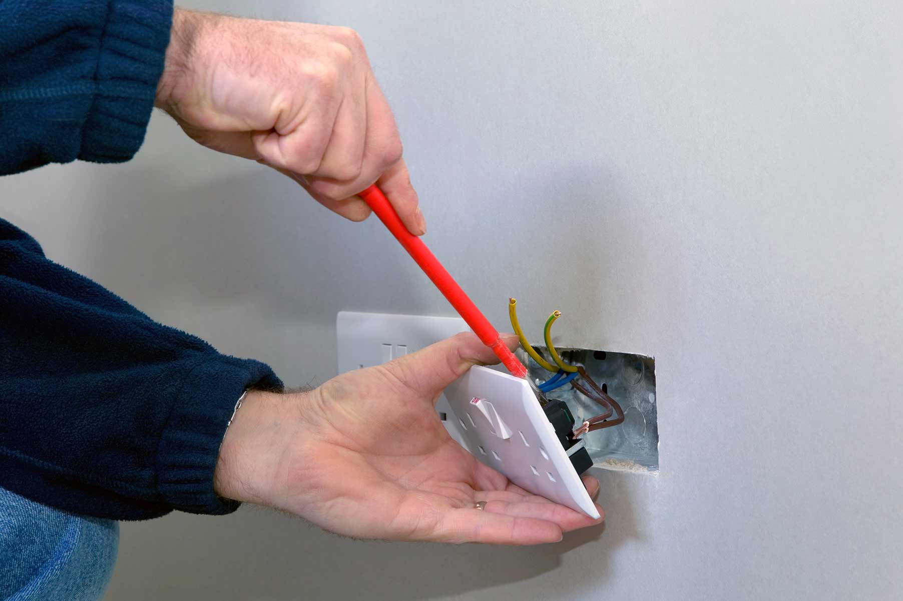 Our electricians can install plug sockets for domestic and commercial proeprties in Holborn and the local area. 